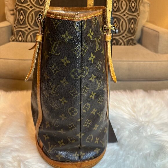 Authentic Louis Vuitton Monogram Marais GM Bucket Bag - Picture 5 of 16